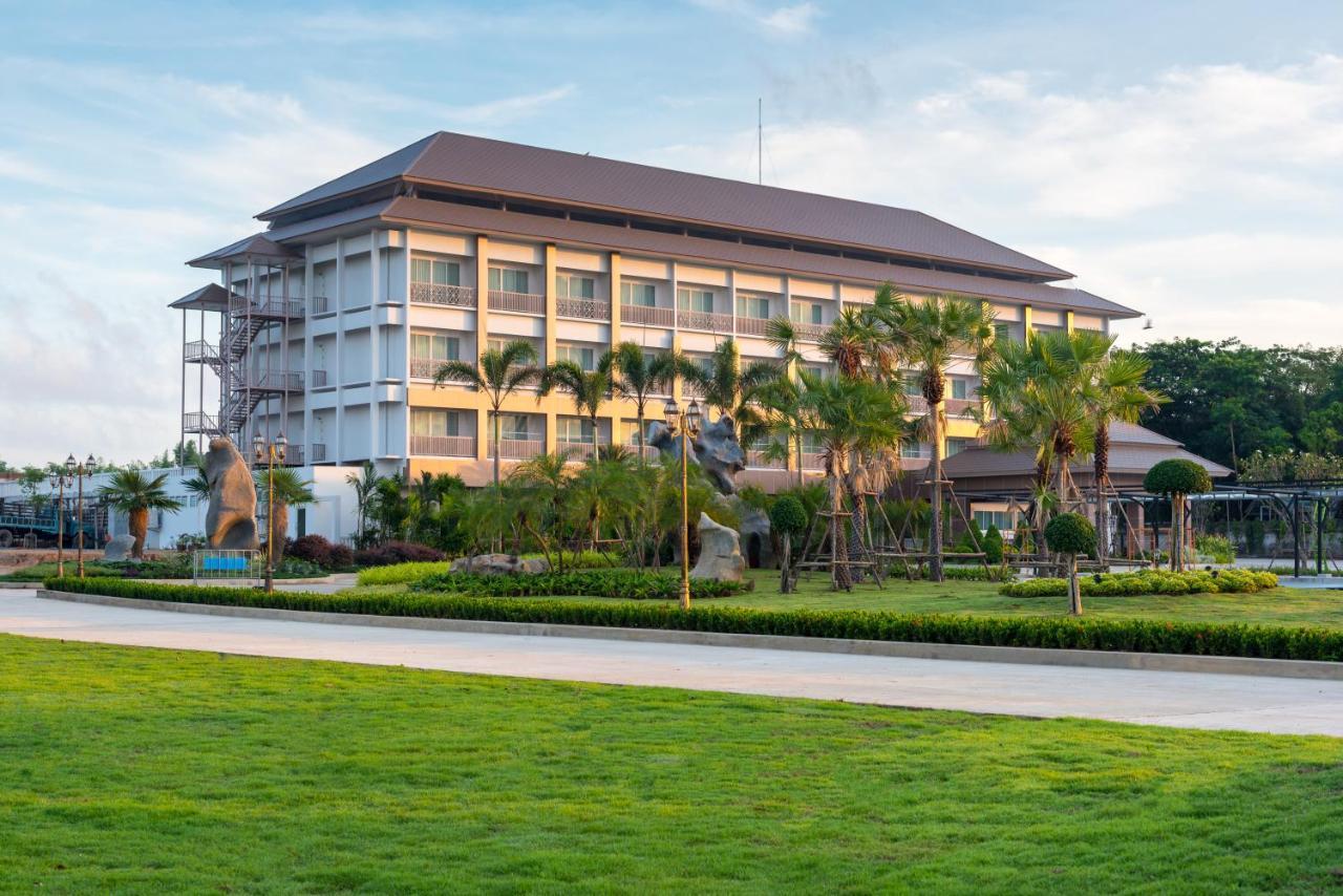 Swan Lake Hotel Sattahip Exterior photo